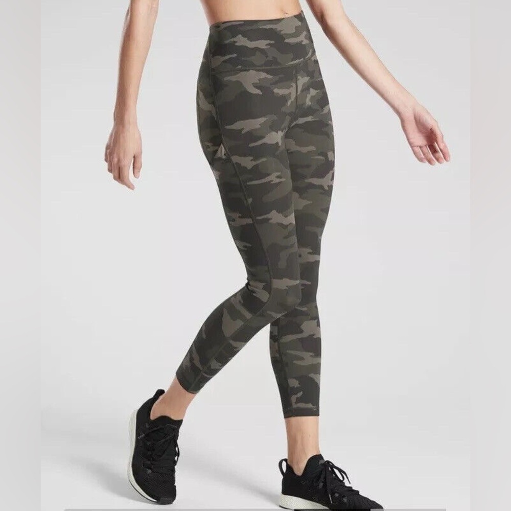 Athleta Ultimate 7/8 Tight in Camo